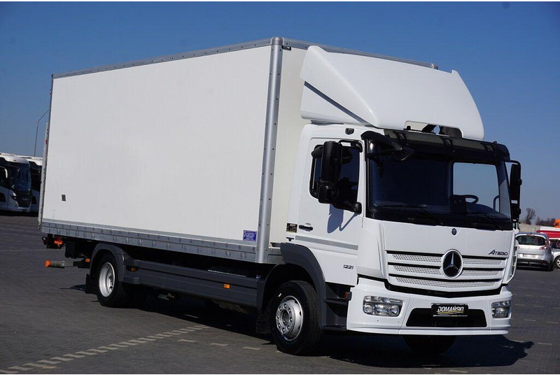 Mercedes-Benz ATEGO / 1221 / ACC / EURO 6 / KONTENER + WINDA / 17 PALET - Камион сандучар: слика 1 Mercedes-Benz ATEGO / 1221 / ACC / EURO 6 / KONTENER + WINDA / 17 PALET - Камион сандучар: слика 1