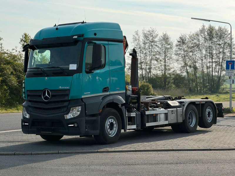 Mercedes-Benz Actros 2540 6x2 Abrollkipper Kran PK 11001 - Камион со платформа, Камион со кран: слика 2 Mercedes-Benz Actros 2540 6x2 Abrollkipper Kran PK 11001 - Камион со платформа, Камион со кран: слика 2