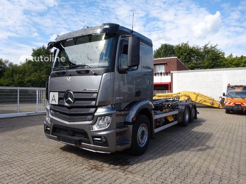 Mercedes-Benz Actros 2545 Hook lift truck 6x2 - Камион со кука за подигање, Камион со кран: слика 1 Mercedes-Benz Actros 2545 Hook lift truck 6x2 - Камион со кука за подигање, Камион со кран: слика 1