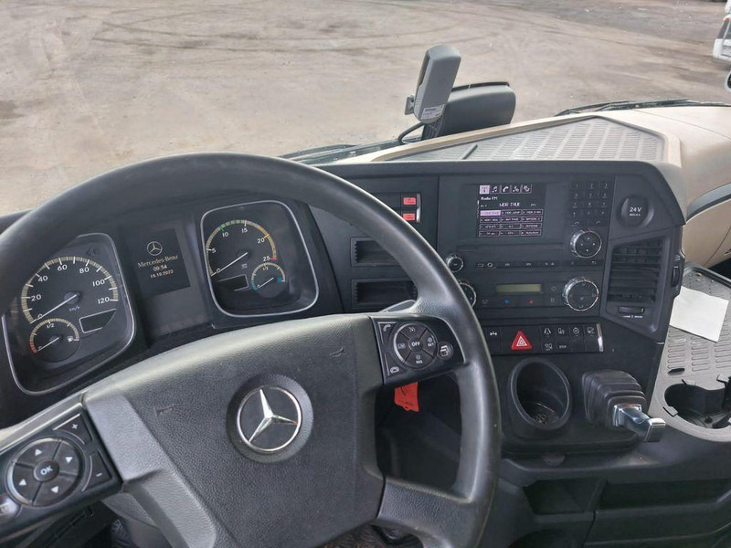 Mercedes-Benz Actros 2646 - Камион со кука за подигање: слика 4 Mercedes-Benz Actros 2646 - Камион со кука за подигање: слика 4