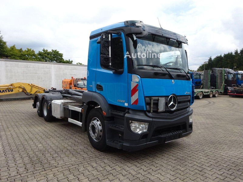 Mercedes-Benz Antos 2533 - Hook lift truck 6x2 - Камион со кука за подигање: слика 5 Mercedes-Benz Antos 2533 - Hook lift truck 6x2 - Камион со кука за подигање: слика 5