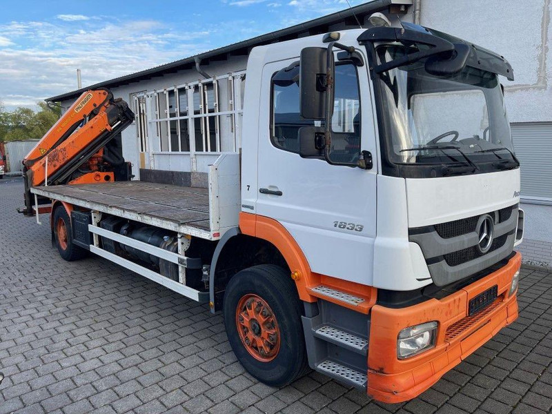 Mercedes-Benz Axor 1833 - Камион со платформа, Камион со кран: слика 2 Mercedes-Benz Axor 1833 - Камион со платформа, Камион со кран: слика 2