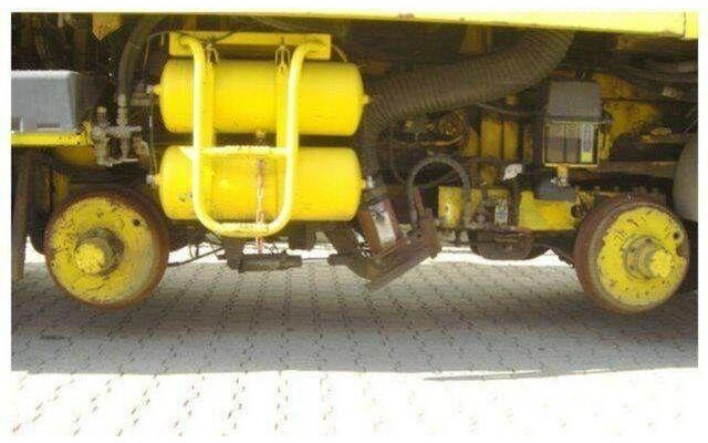 Mercedes-Benz SK 1820 4x2 Schienenreinigungs Kehrmaschine RAIL - Возило за метење: слика 2 Mercedes-Benz SK 1820 4x2 Schienenreinigungs Kehrmaschine RAIL - Возило за метење: слика 2