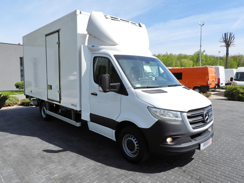 Mercedes-Benz SPRINTER 316 CHŁODNIA KONTENER 0*C WINDA 8 PALET TEMPOMAT PNEUMA - Камион ладилник: слика 4 Mercedes-Benz SPRINTER 316 CHŁODNIA KONTENER 0*C WINDA 8 PALET TEMPOMAT PNEUMA - Камион ладилник: слика 4