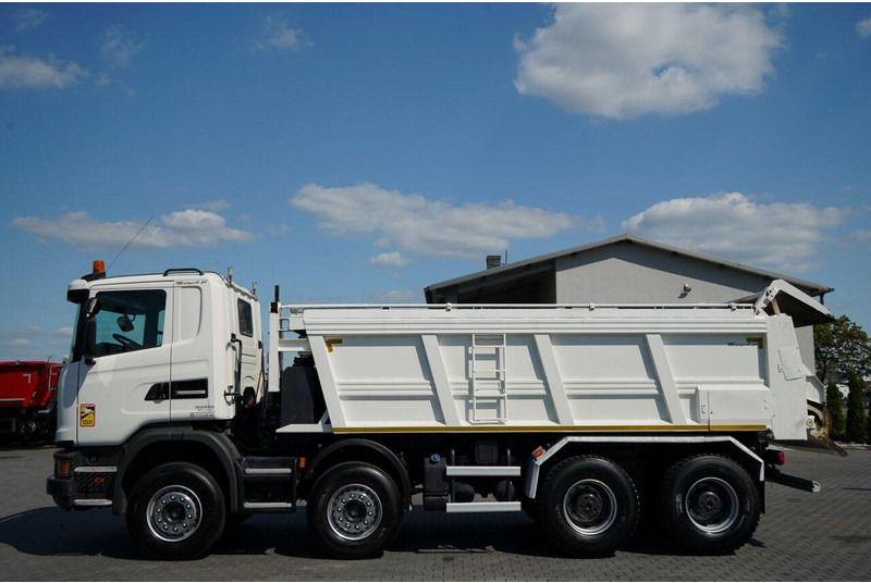 Scania G 410 / 8X4 / ZABUDOWA SAMOWYŁADOWCZA DO ASFALTU / 2X HYDROKLAPA - Асфалтен поплочувач: слика 3 Scania G 410 / 8X4 / ZABUDOWA SAMOWYŁADOWCZA DO ASFALTU / 2X HYDROKLAPA - Асфалтен поплочувач: слика 3