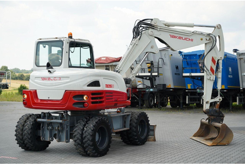 Takeuchi TB 295 W / KOPARKA KOŁOWA / 2016 ROK / PO KONTRAKCIE SERWISOWYM - Багер на тркала: слика 4 Takeuchi TB 295 W / KOPARKA KOŁOWA / 2016 ROK / PO KONTRAKCIE SERWISOWYM - Багер на тркала: слика 4