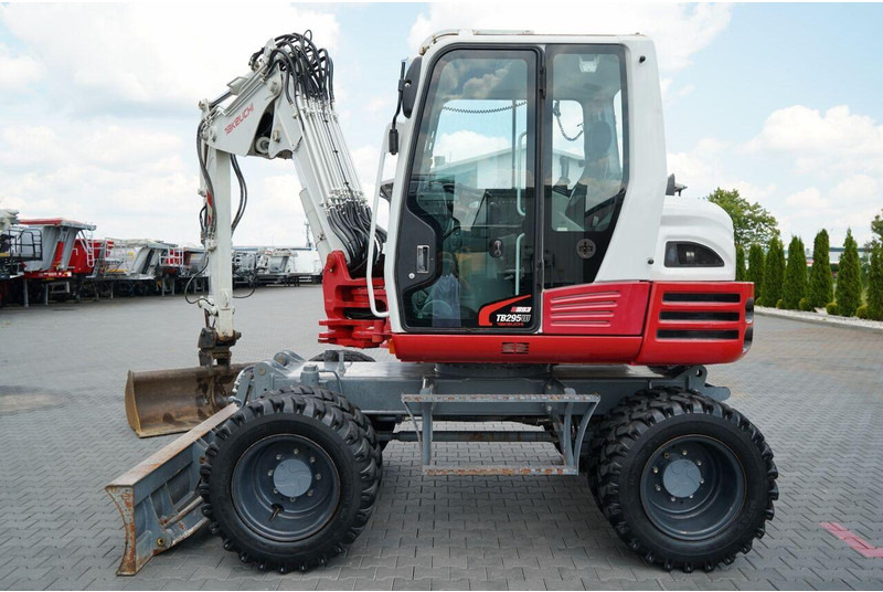 Takeuchi TB 295 W / KOPARKA KOŁOWA / 2016 ROK / PO KONTRAKCIE SERWISOWYM - Багер на тркала: слика 2 Takeuchi TB 295 W / KOPARKA KOŁOWA / 2016 ROK / PO KONTRAKCIE SERWISOWYM - Багер на тркала: слика 2