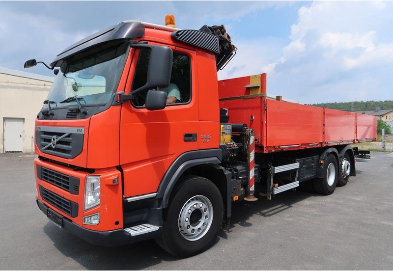 Volvo FM 330 6x2 - Камион со платформа, Камион со кран: слика 2 Volvo FM 330 6x2 - Камион со платформа, Камион со кран: слика 2