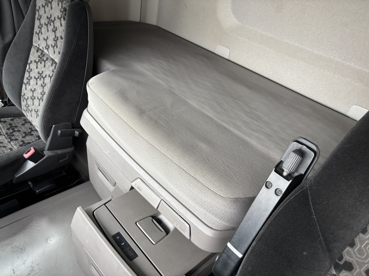 SCANIA R 500 A4x2NA - Камион влекач: слика 4 SCANIA R 500 A4x2NA - Камион влекач: слика 4