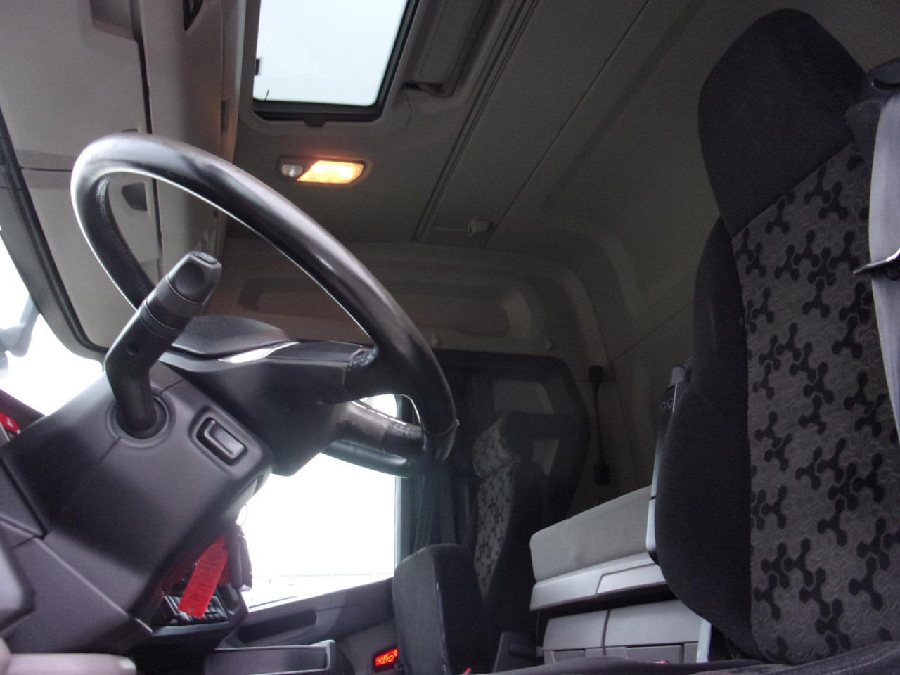 SCANIA R 410 A4x2NA - Камион влекач: слика 2 SCANIA R 410 A4x2NA - Камион влекач: слика 2