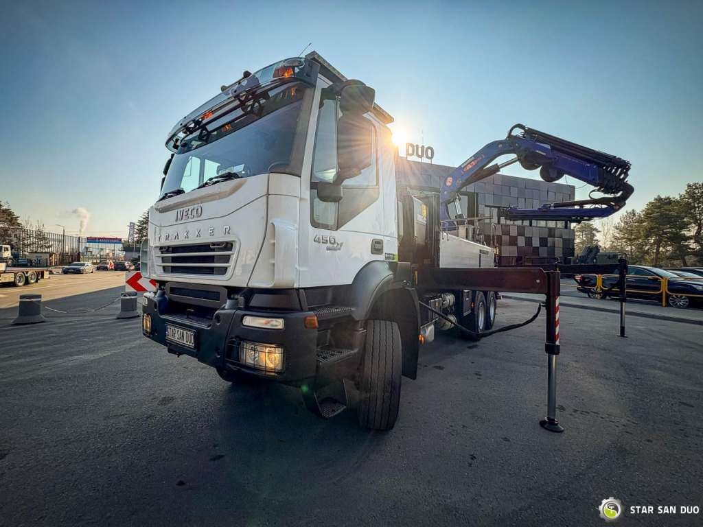 Iveco TRAKKER 450 6x6 PM41S FLY JIB Crane Kipper - Камион со кран: слика 4 Iveco TRAKKER 450 6x6 PM41S FLY JIB Crane Kipper - Камион со кран: слика 4