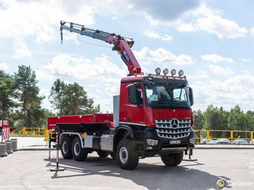 Mercedes-Benz AROCS 3345 6x6 HMF 3220 Winch Crane tipper - Камион со кран: слика 2 Mercedes-Benz AROCS 3345 6x6 HMF 3220 Winch Crane tipper - Камион со кран: слика 2