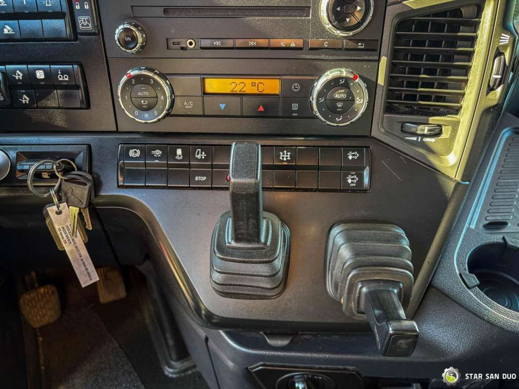 Лизинг на  Mercedes-Benz  AROCS 3358L 6x4 HIAB 192X-HIPRO E-6 Crane Kippe Mercedes-Benz  AROCS 3358L 6x4 HIAB 192X-HIPRO E-6 Crane Kippe: слика 15