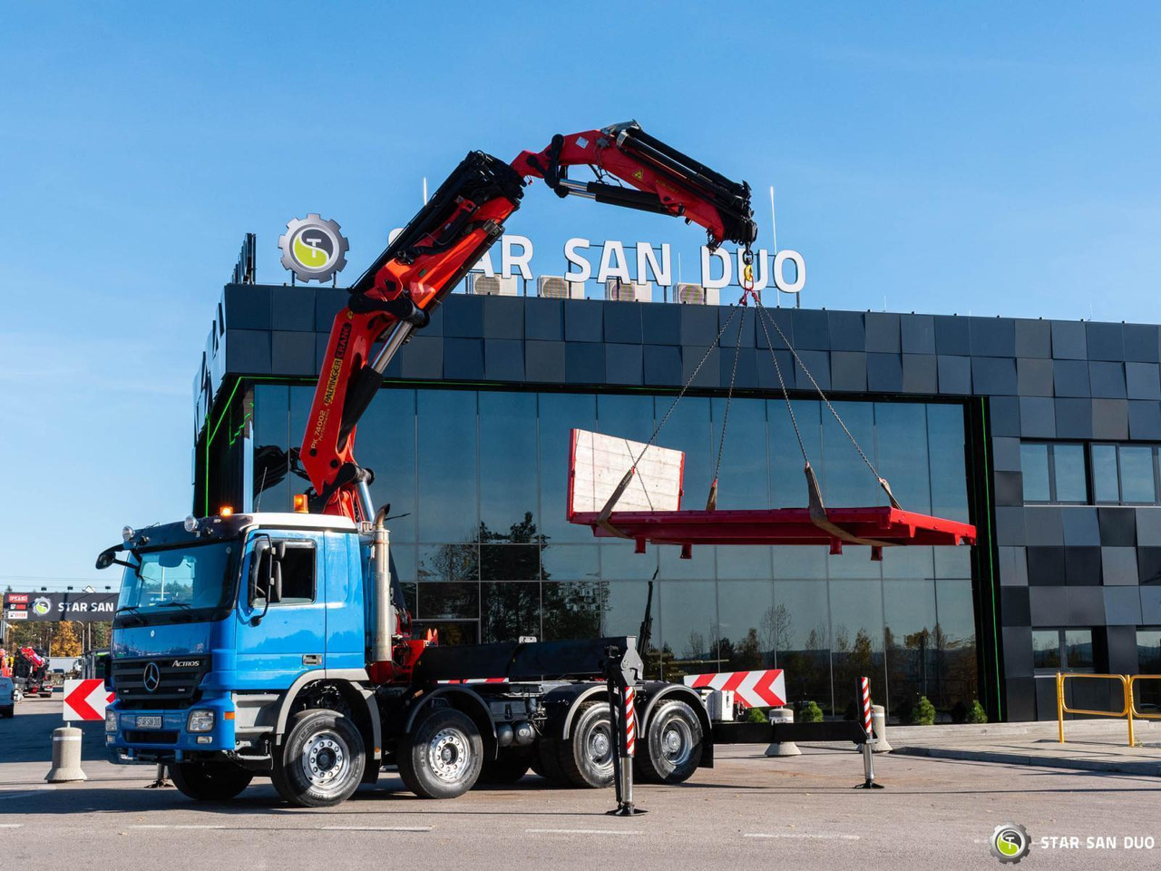 Камион со кран : слика 6 Камион со кран : слика 6