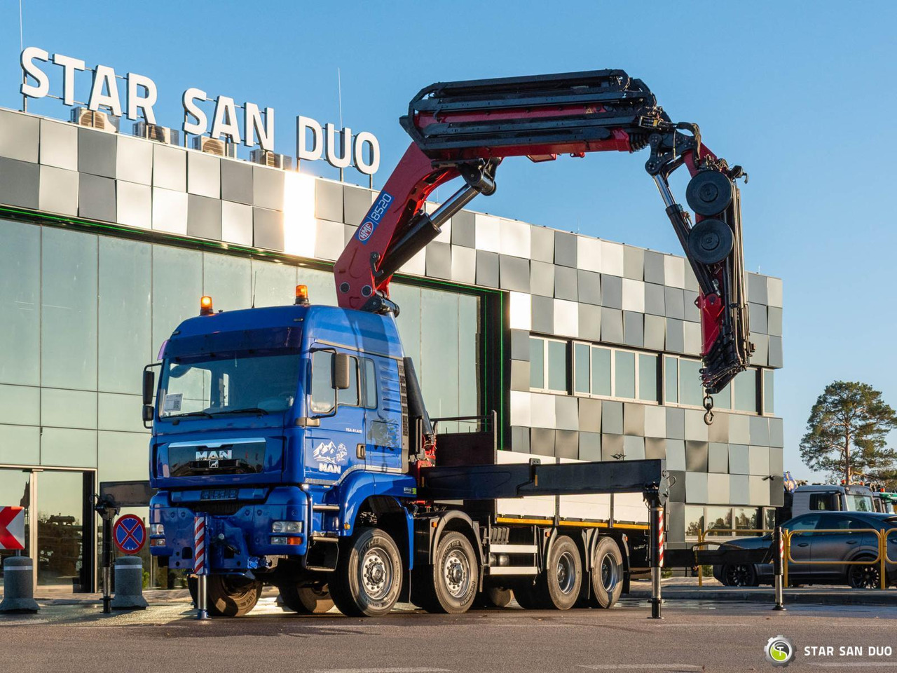 - Камион со кран: слика 1 - Камион со кран: слика 1