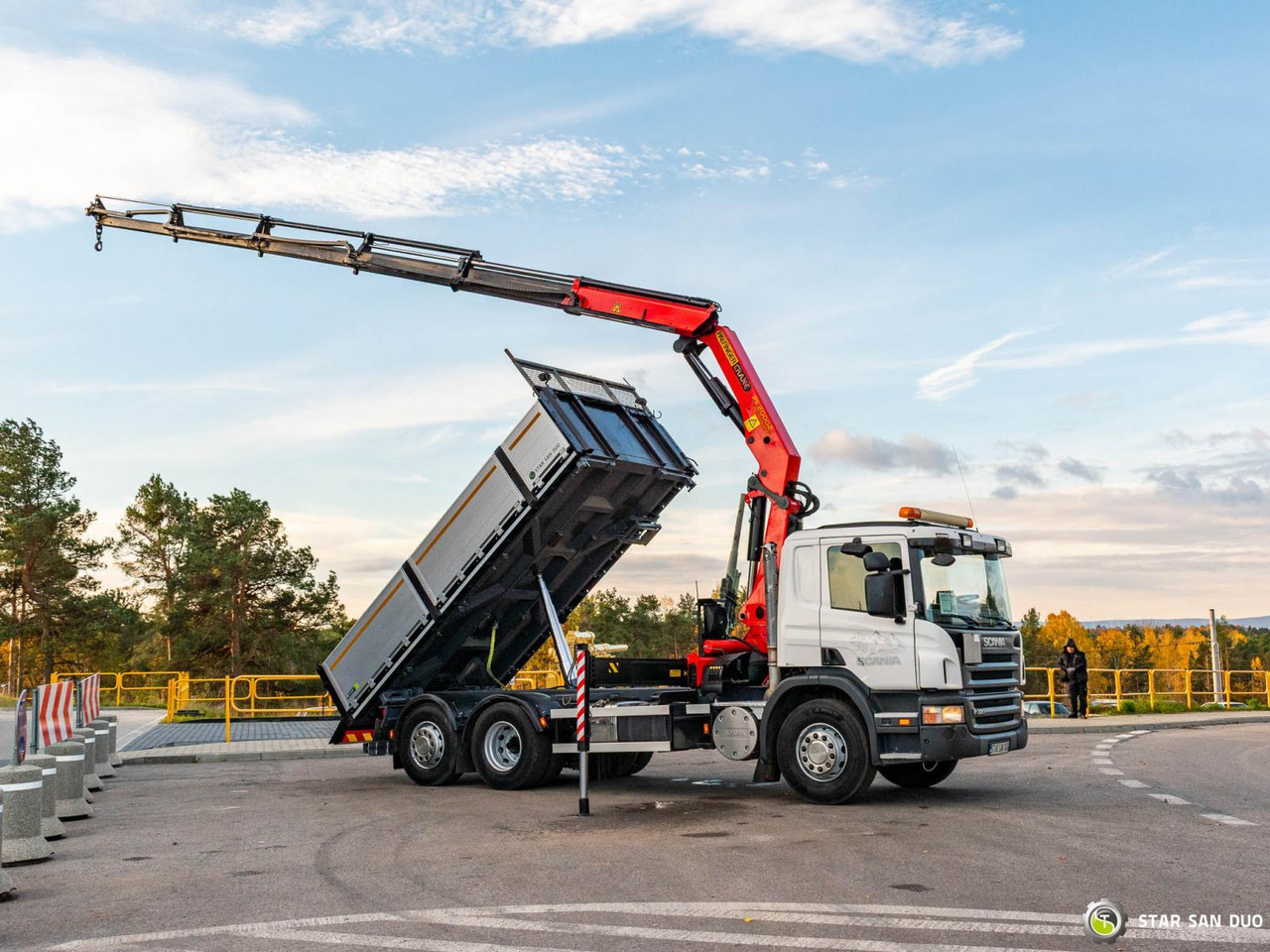 - Камион со кран: слика 4 - Камион со кран: слика 4