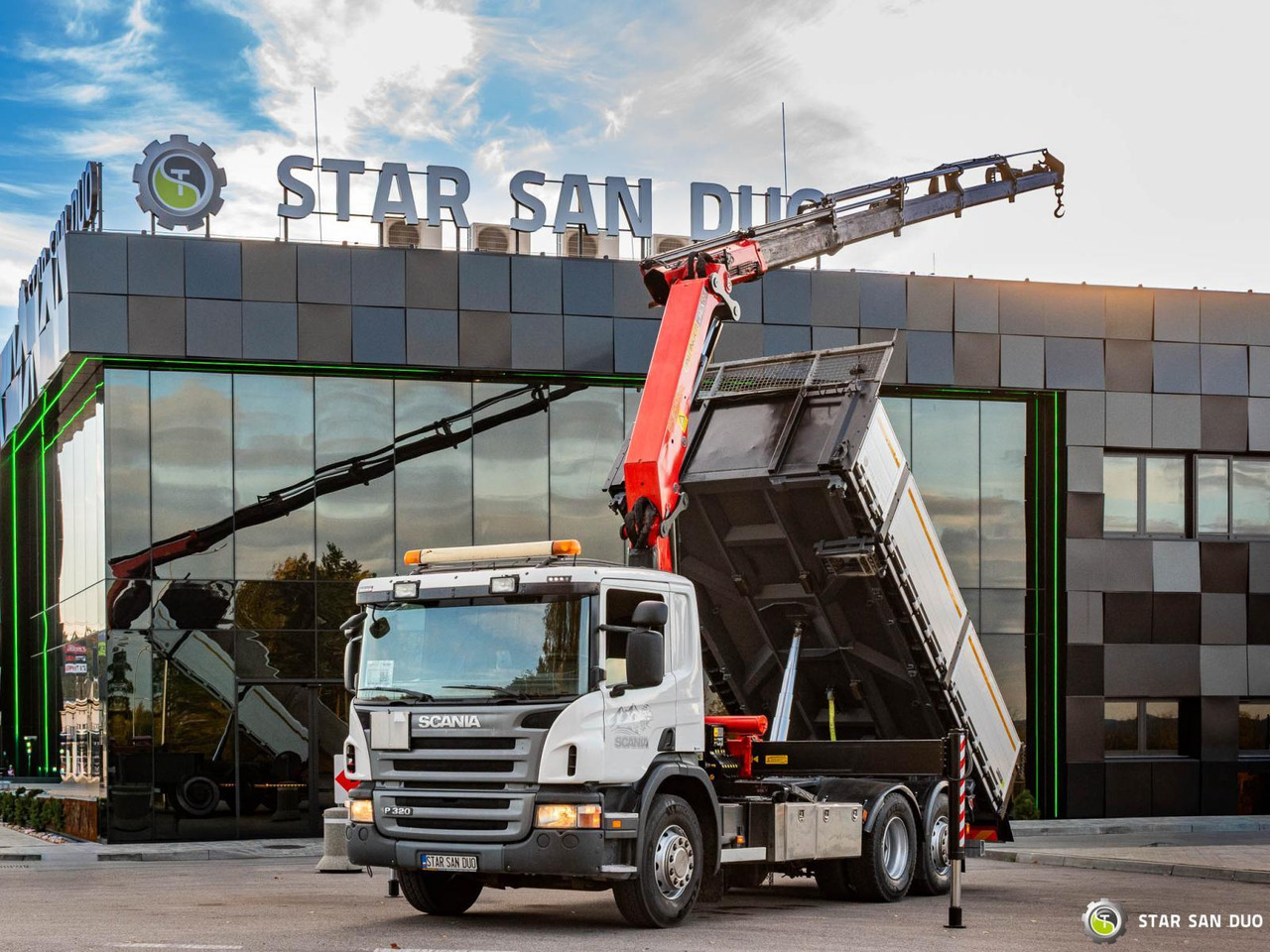 - Камион со кран: слика 1 - Камион со кран: слика 1