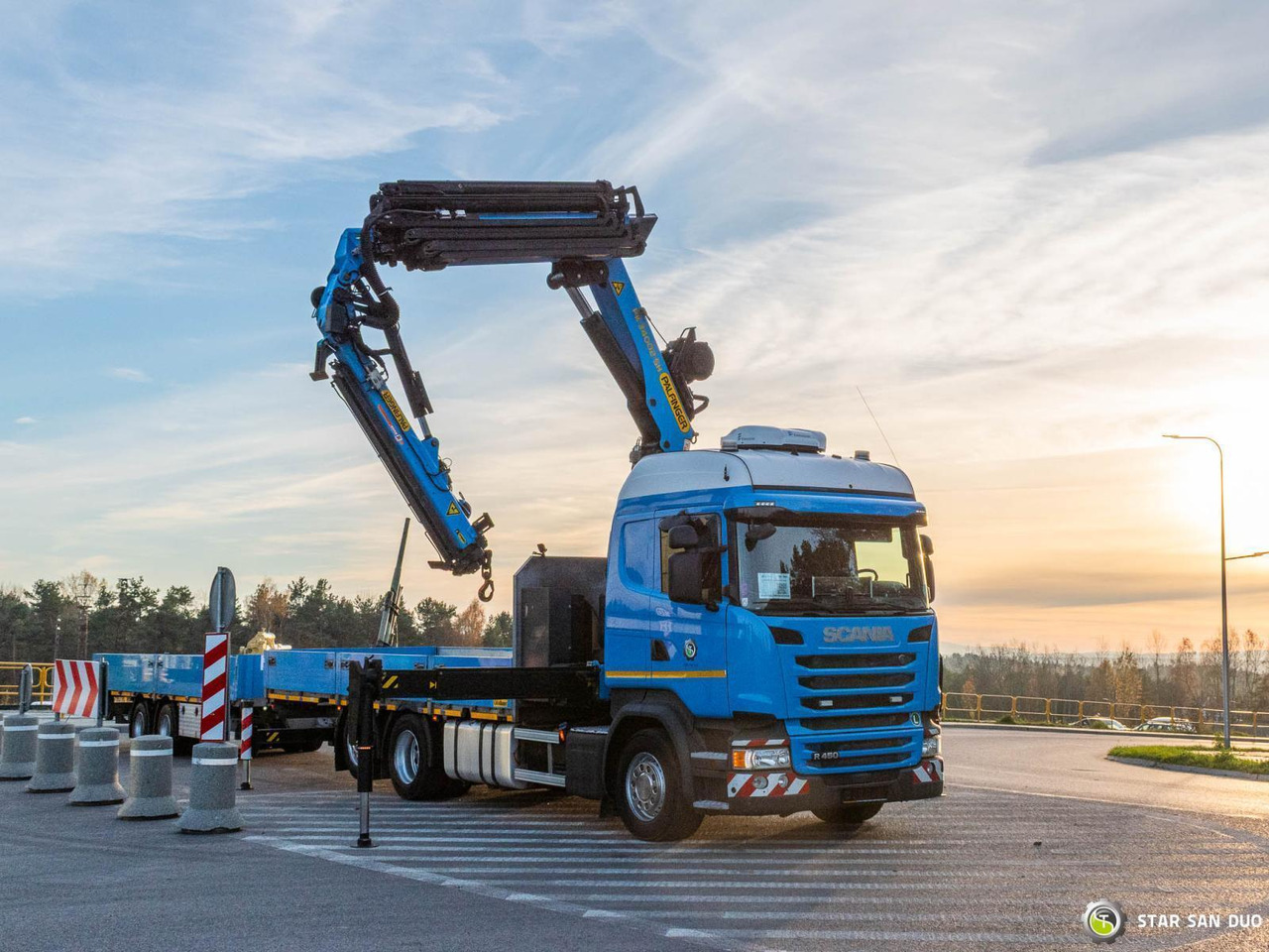 - Камион со кран: слика 2 - Камион со кран: слика 2