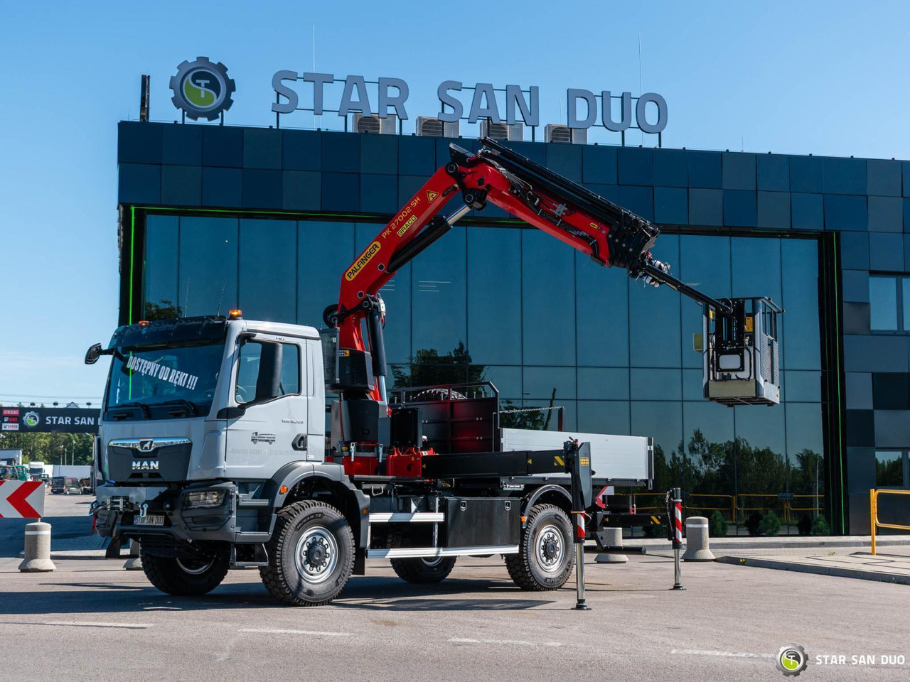 - Камион со кран: слика 3 - Камион со кран: слика 3