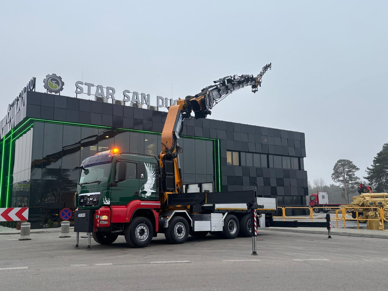 - Камион со кран: слика 2 - Камион со кран: слика 2