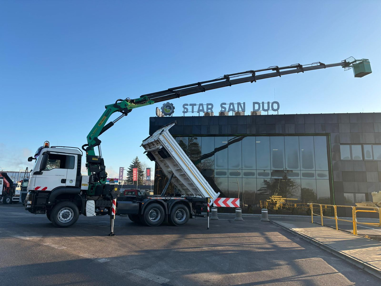 - Камион со кран: слика 5 - Камион со кран: слика 5