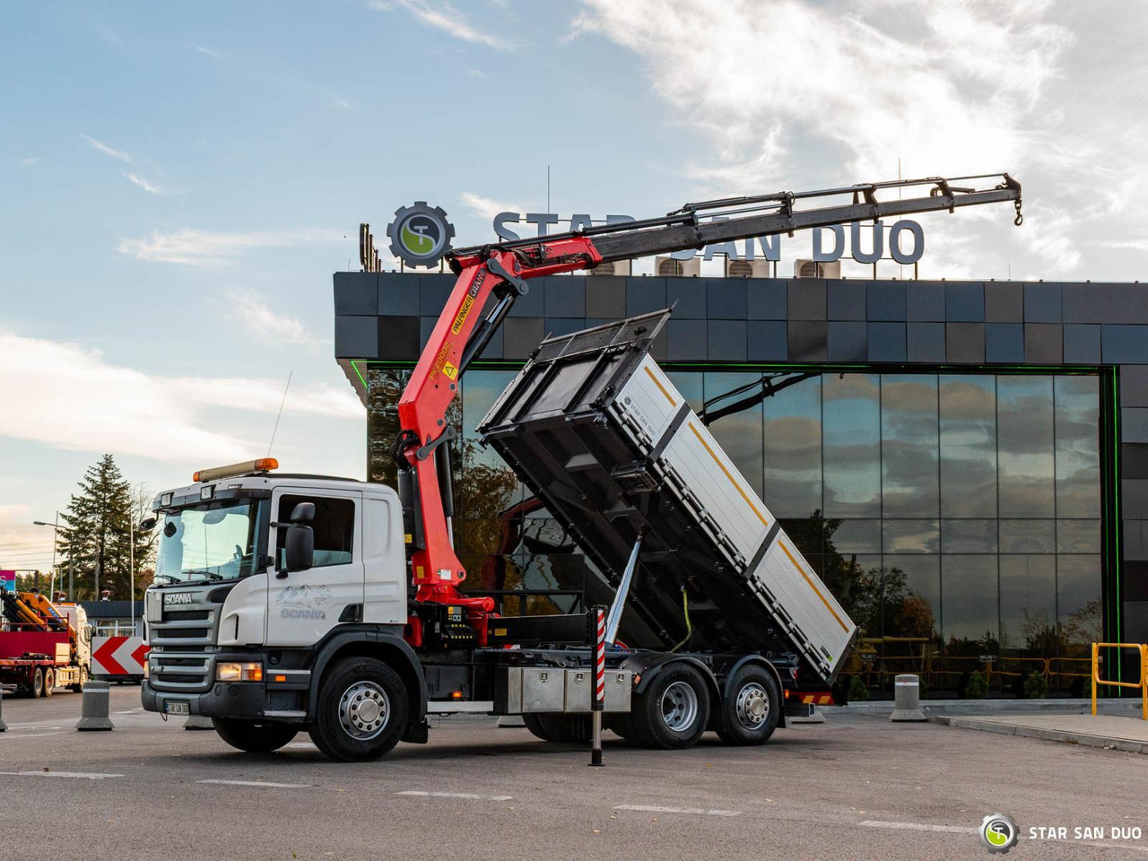 - Камион со кран: слика 3 - Камион со кран: слика 3