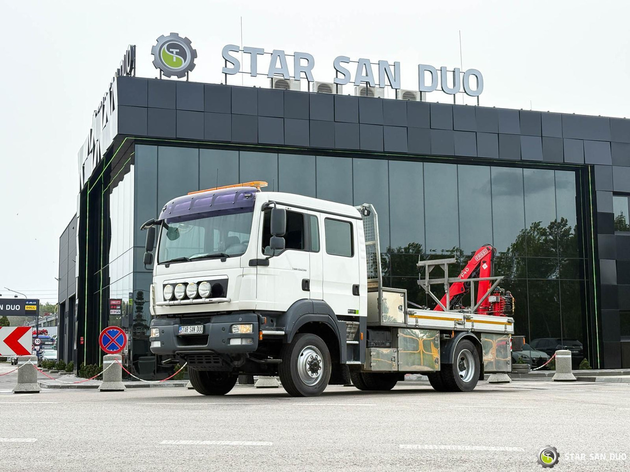 - Камион со кран: слика 2 - Камион со кран: слика 2