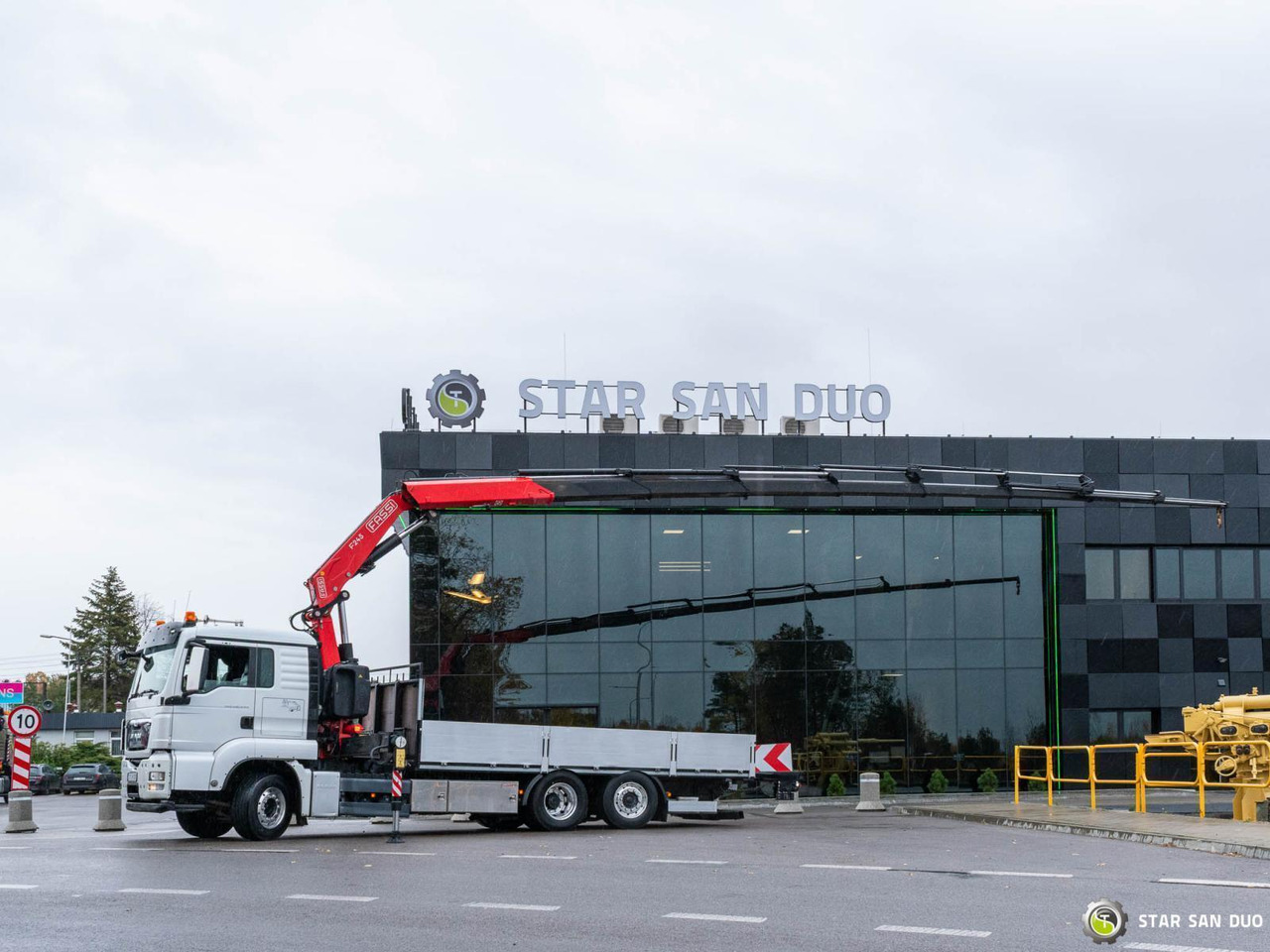 - Камион со кран: слика 2 - Камион со кран: слика 2