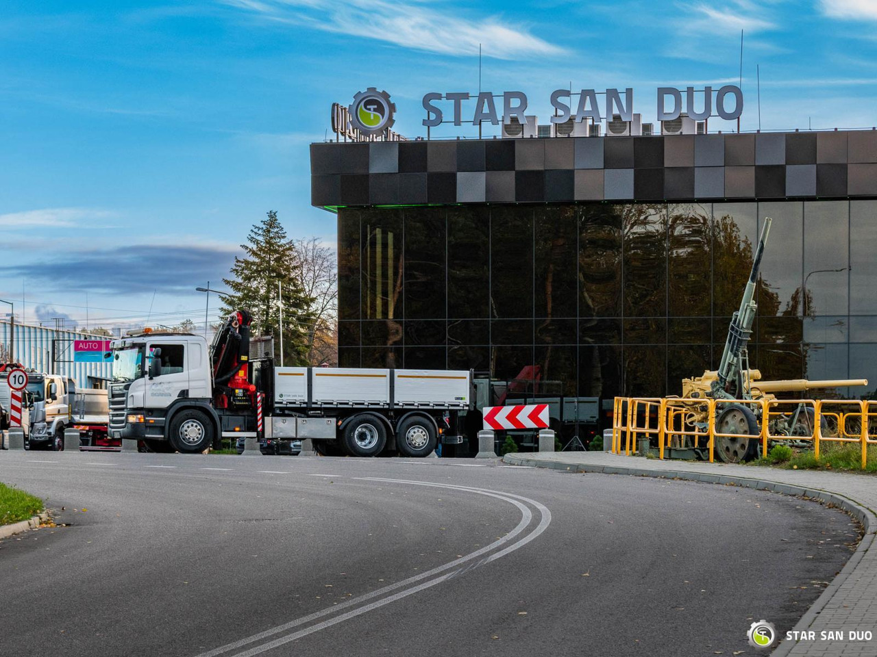 - Камион со кран: слика 2 - Камион со кран: слика 2