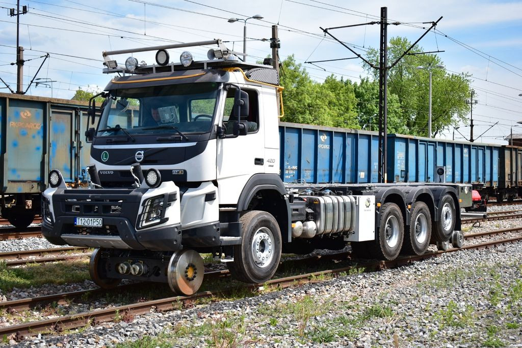 Транспортер на контејнер/ Камион со променливо тело, Камион со кран Volvo NEW FMX 8x4 RAIL ROAD SCHIENEN TWO WAY: слика 12