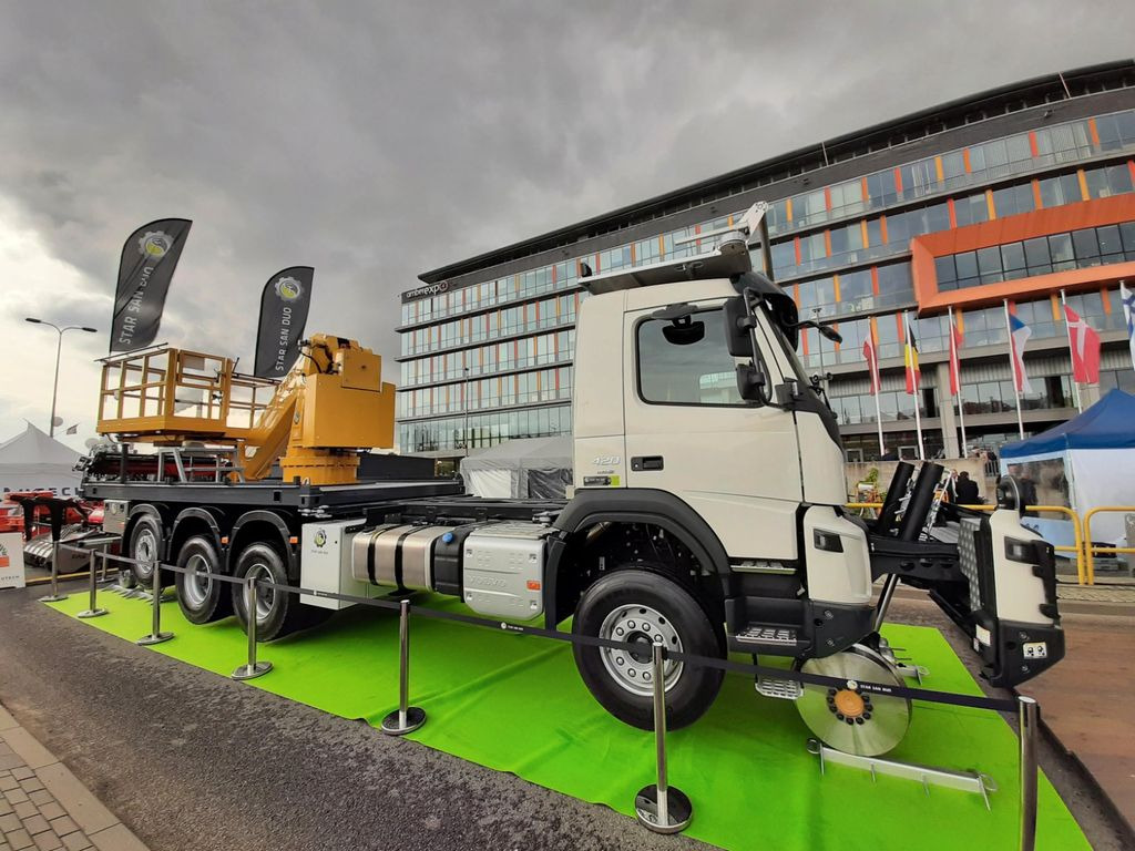 Транспортер на контејнер/ Камион со променливо тело, Камион со кран Volvo NEW FMX 8x4 RAIL ROAD SCHIENEN TWO WAY: слика 20