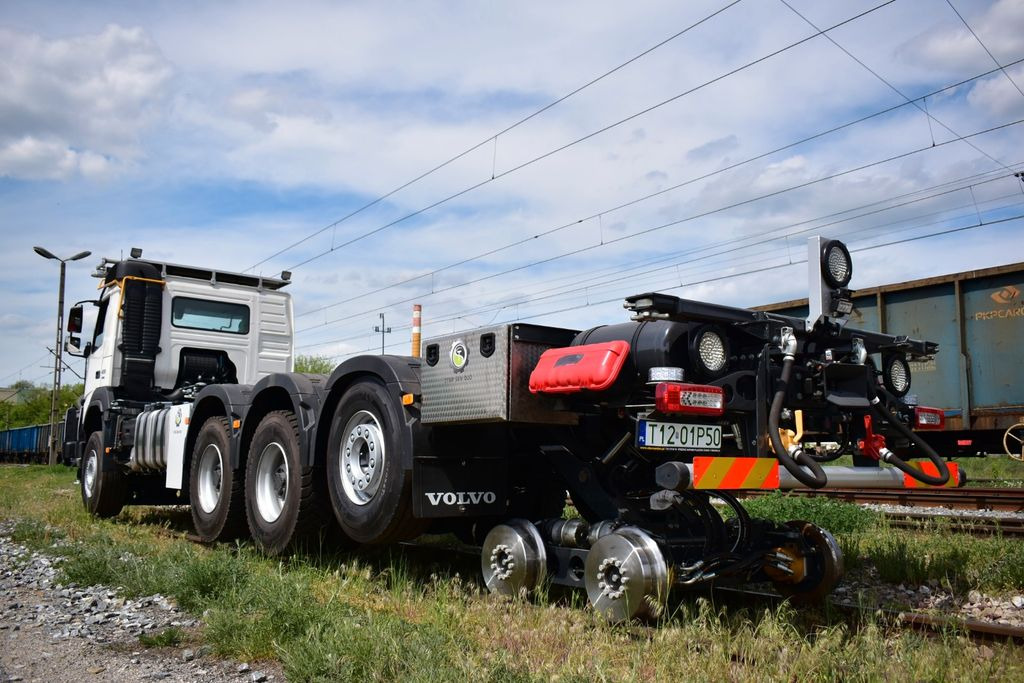 Транспортер на контејнер/ Камион со променливо тело, Камион со кран Volvo NEW FMX 8x4 RAIL ROAD SCHIENEN TWO WAY: слика 18