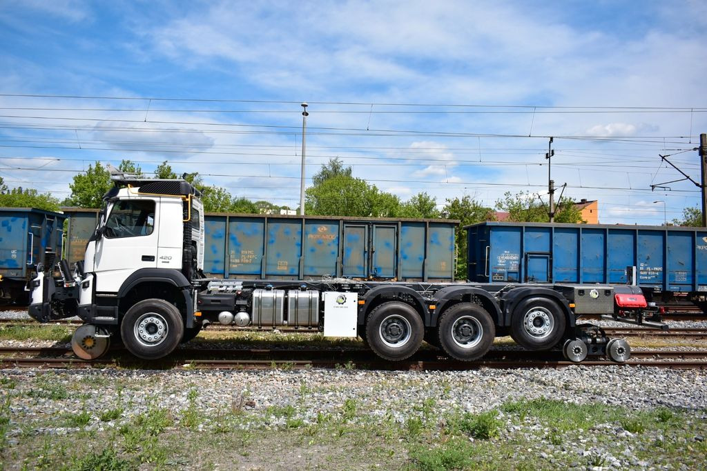 Транспортер на контејнер/ Камион со променливо тело, Камион со кран Volvo NEW FMX 8x4 RAIL ROAD SCHIENEN TWO WAY: слика 13