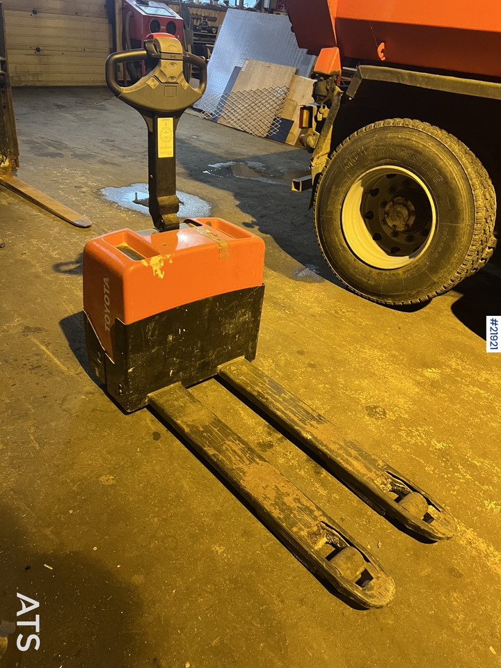 Toyota elektrisk pallejekk m/ løftekapasitet på 1300 kg - Друга машина: слика 4 Toyota elektrisk pallejekk m/ løftekapasitet på 1300 kg - Друга машина: слика 4