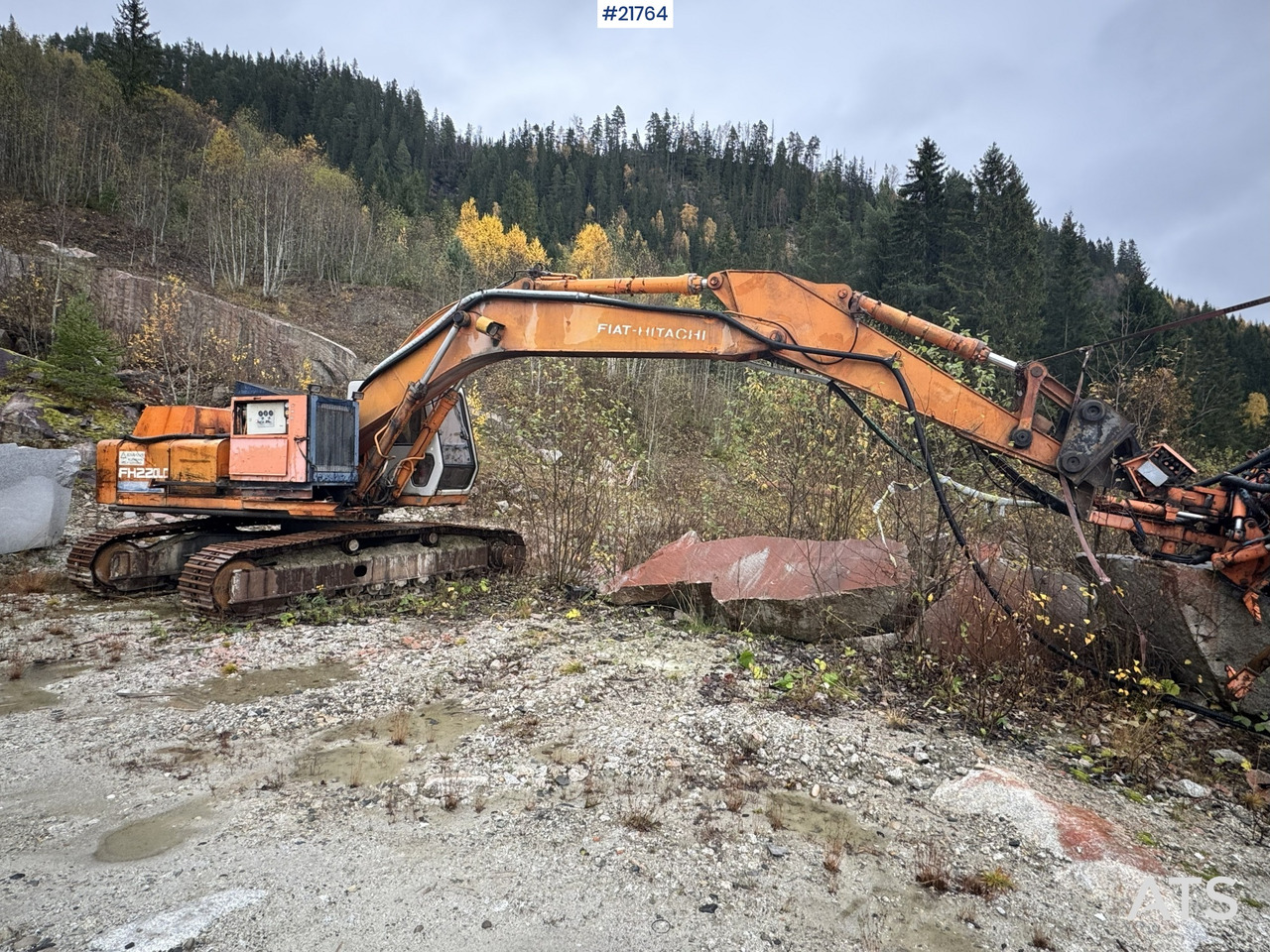 Hitachi Ca 1988 Hitachi FH220LC graver selges som rep.objekt. Ikke kjørbar. - Багер гасеничар: слика 2 Hitachi Ca 1988 Hitachi FH220LC graver selges som rep.objekt. Ikke kjørbar. - Багер гасеничар: слика 2