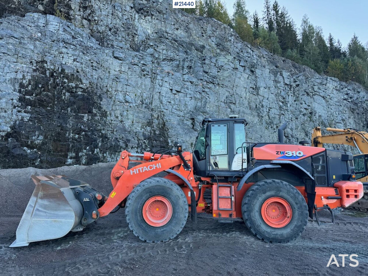 Hitachi ZW310 - Натоварувач на тркала: слика 2 Hitachi ZW310 - Натоварувач на тркала: слика 2