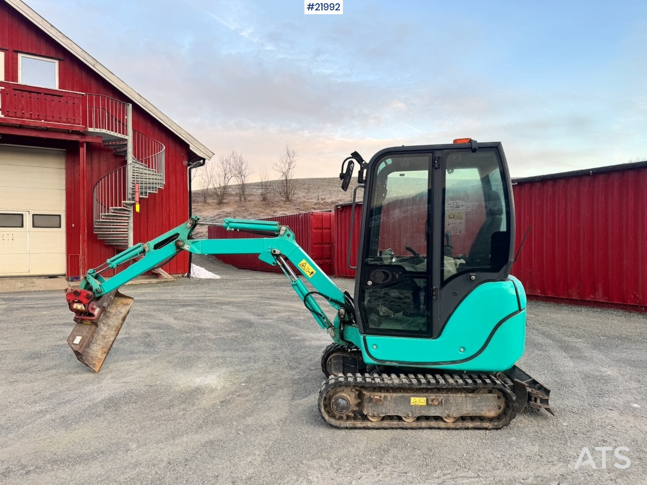 Kobelco 2016 Kobelco SK18 Minigraver m/ Powertilt, 3 skuffer,ripper, klype og Henger. - Мини багер: слика 2 Kobelco 2016 Kobelco SK18 Minigraver m/ Powertilt, 3 skuffer,ripper, klype og Henger. - Мини багер: слика 2