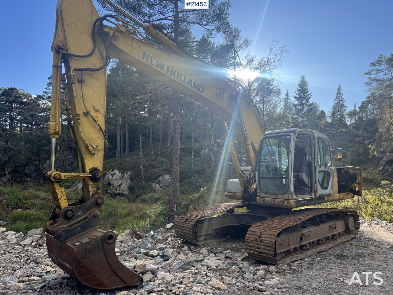 New Holland E215 Gravemaskin - Багер гасеничар: слика 2 New Holland E215 Gravemaskin - Багер гасеничар: слика 2