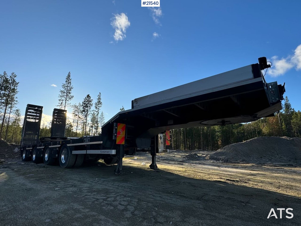 Rojo 2021 Rojo Maskinsemi m/ hydrauliske kjørebruer - Полуприколка за низок утовар: слика 1 Rojo 2021 Rojo Maskinsemi m/ hydrauliske kjørebruer - Полуприколка за низок утовар: слика 1