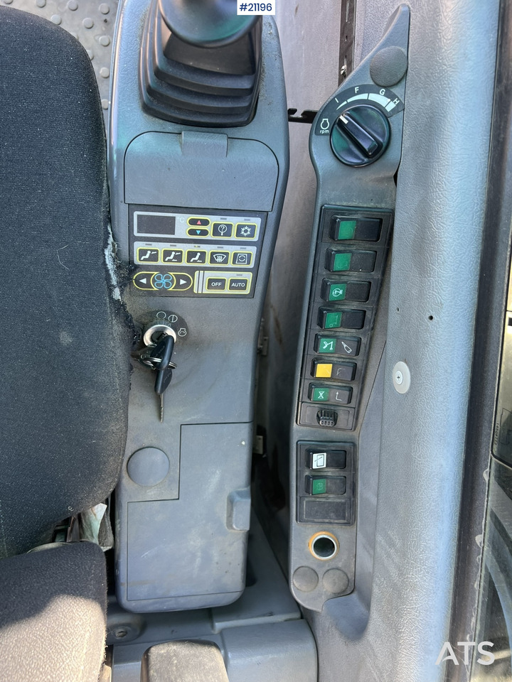 Багер гасеничар Volvo EC240: слика 29 Багер гасеничар Volvo EC240: слика 29