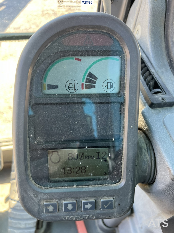 Багер гасеничар Volvo EC240: слика 30 Багер гасеничар Volvo EC240: слика 30