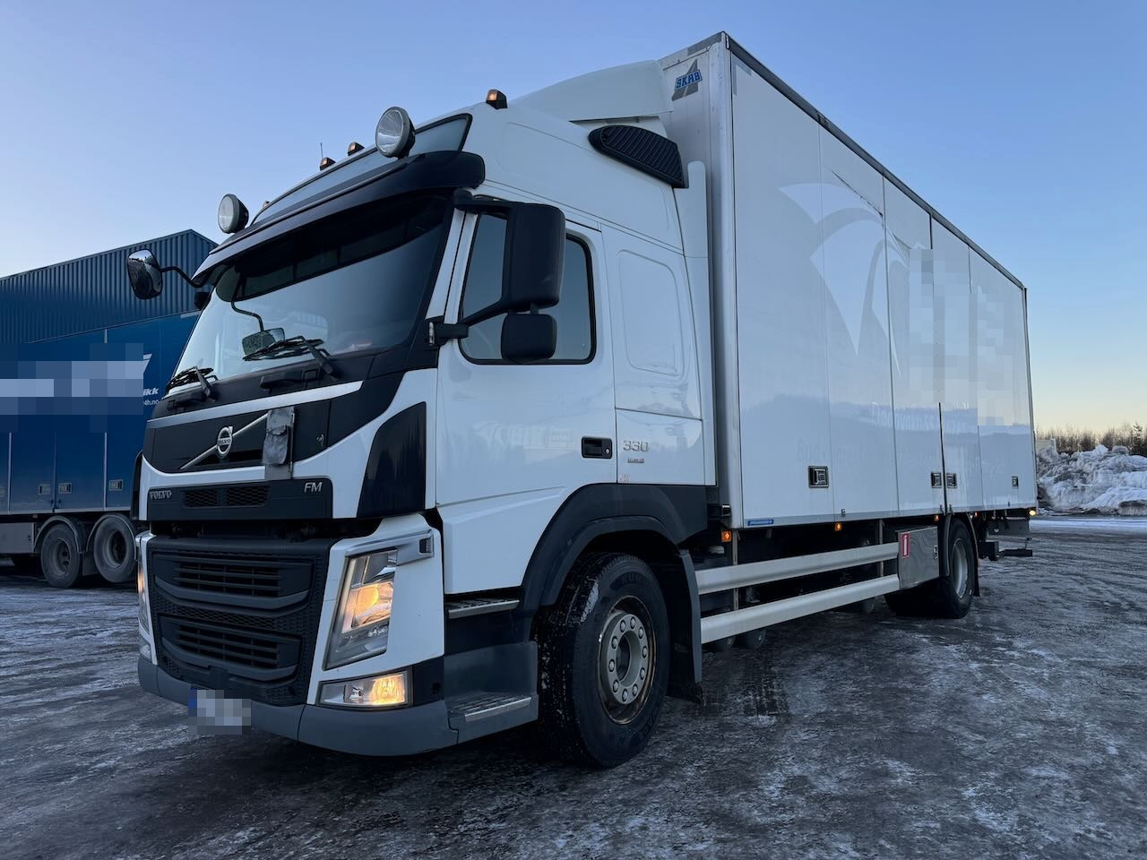 Volvo FM330 - Камион сандучар: слика 2 Volvo FM330 - Камион сандучар: слика 2