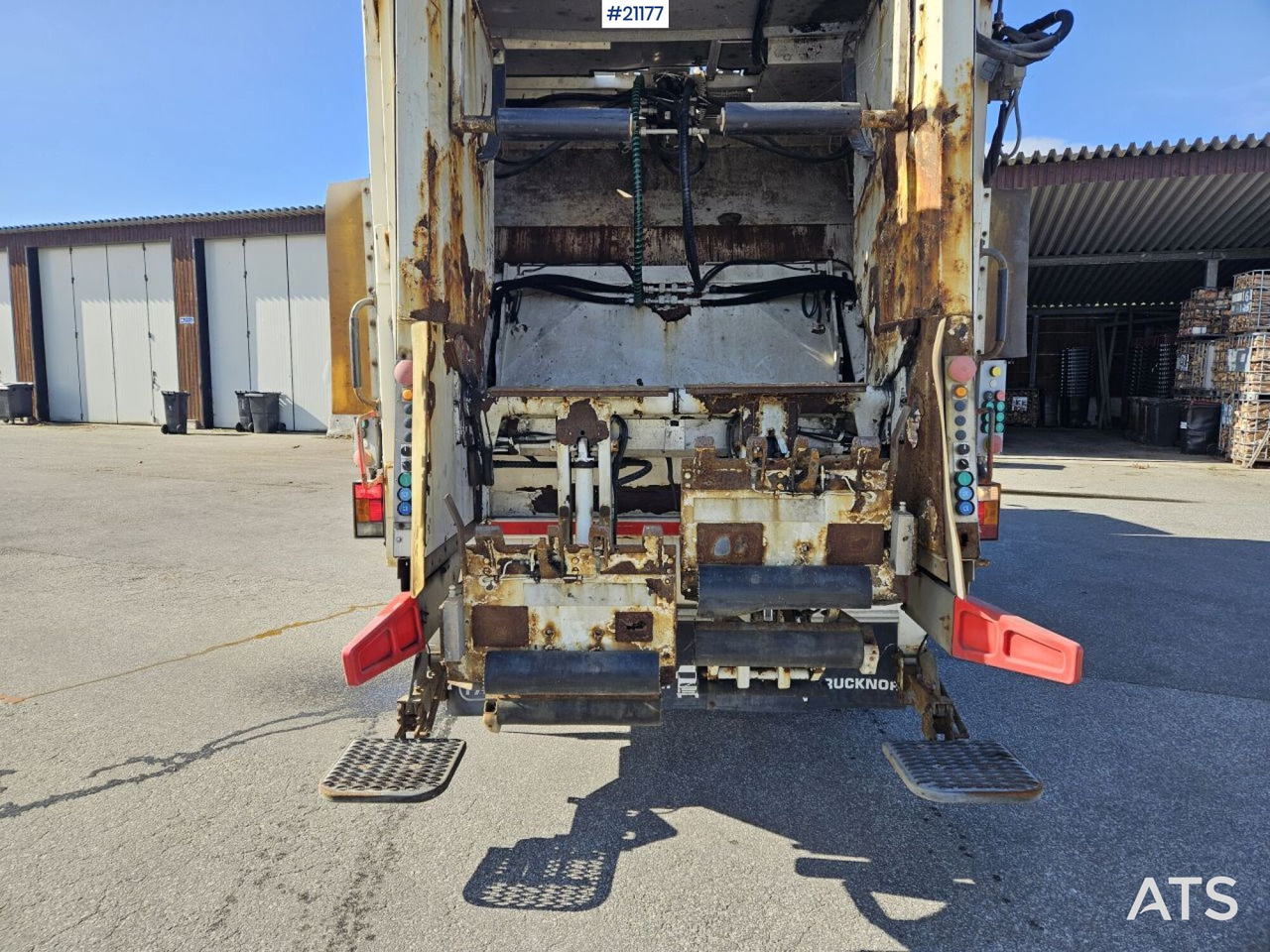 Volvo FM370 6x2 1-kammer komprimatorbil med Zoeller påbygg - Камион за ѓубре: слика 4 Volvo FM370 6x2 1-kammer komprimatorbil med Zoeller påbygg - Камион за ѓубре: слика 4