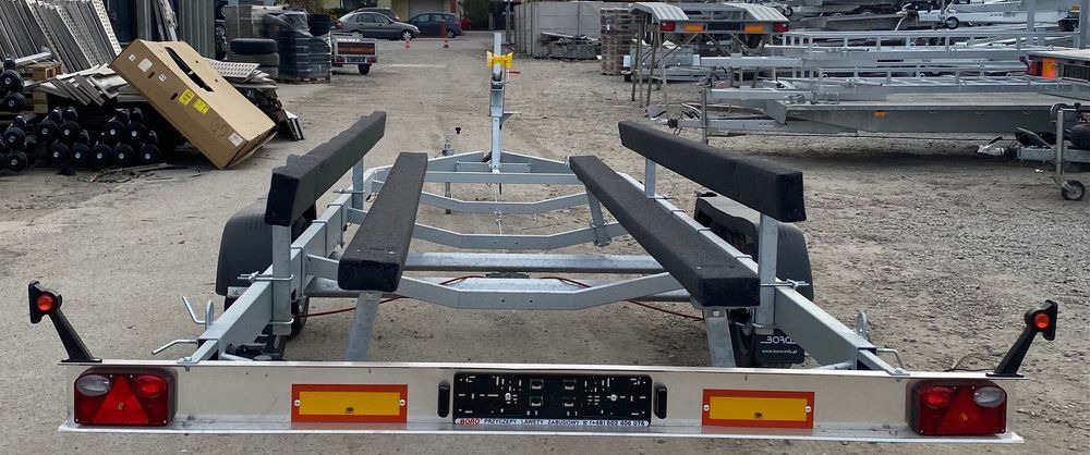 Boro PRZYCZEPA PODŁODZIOWA STYL AMERYKAŃSKI 7,30m - Приколка за чамец: слика 4 Boro PRZYCZEPA PODŁODZIOWA STYL AMERYKAŃSKI 7,30m - Приколка за чамец: слика 4