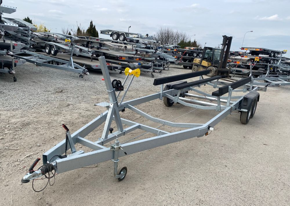 Boro PRZYCZEPA PODŁODZIOWA STYL AMERYKAŃSKI 7,30m - Приколка за чамец: слика 2 Boro PRZYCZEPA PODŁODZIOWA STYL AMERYKAŃSKI 7,30m - Приколка за чамец: слика 2