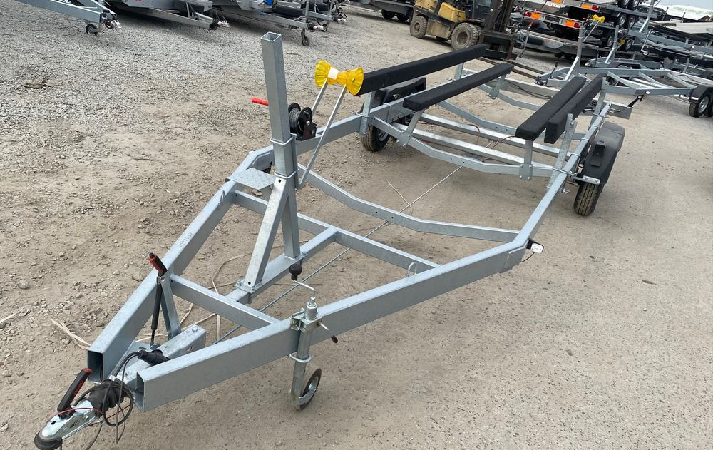 Boro PRZYCZEPA PODŁODZIOWA STYL AMERYKAŃSKI 7,80M - Приколка за чамец: слика 3 Boro PRZYCZEPA PODŁODZIOWA STYL AMERYKAŃSKI 7,80M - Приколка за чамец: слика 3