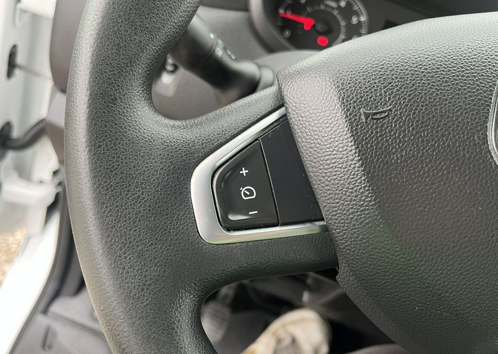 Товарно комбе Renault Master: слика 21 Товарно комбе Renault Master: слика 21