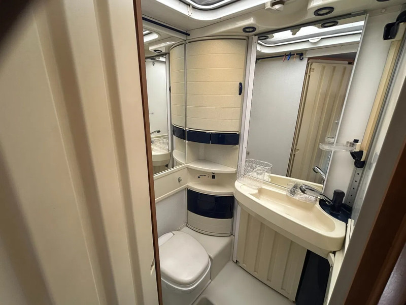 Интегриран кампер Fiat B 644 Hymer: слика 13