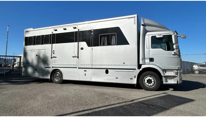 MAN TGM 15.250 5 horses and living brand Krismar - Камион за коњи: слика 1 MAN TGM 15.250 5 horses and living brand Krismar - Камион за коњи: слика 1