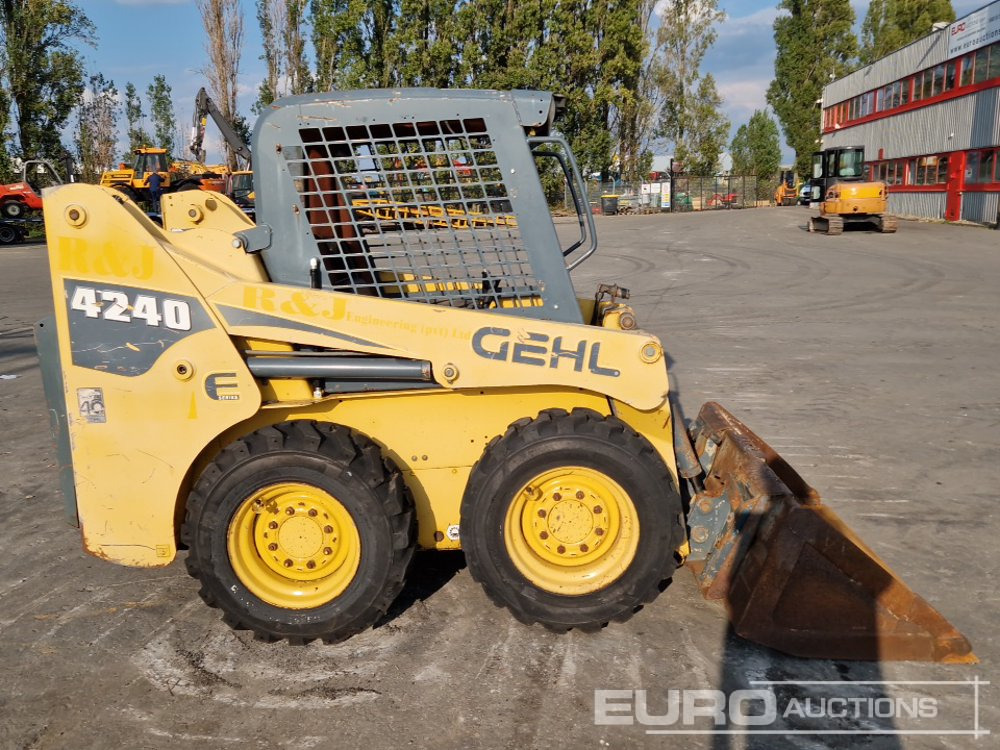 2013 Gehl 4240 - Компактен натоварувач: слика 5 2013 Gehl 4240 - Компактен натоварувач: слика 5